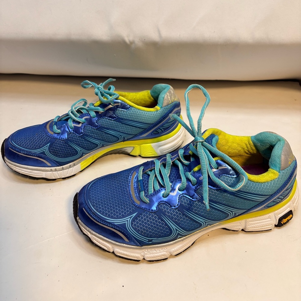 Blue Athletic Running Shoes with Yellow Accents by ABEO Raelon size 8.5